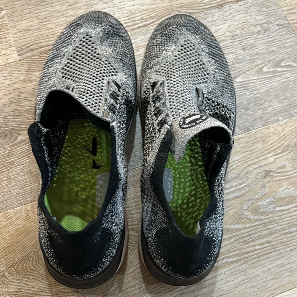 Men’s Nike tennis shoes